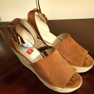 Suede and leather wedge